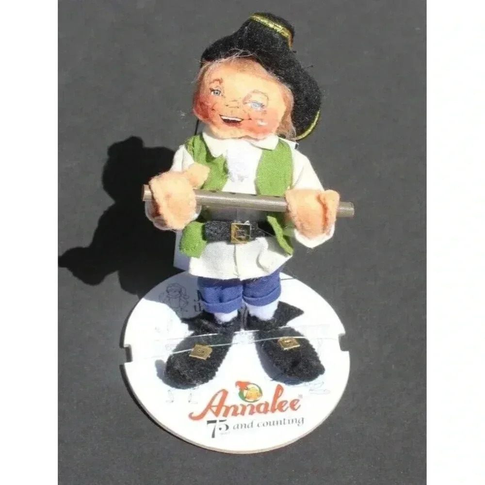 New Annalee 5" Pilgrim Colonial Flute Doll Boy Statue Independence Day